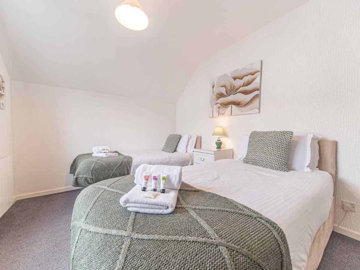 Pass The Keys Comfortable 3 Bed In Central Bowness With Parking Windermere Bagian luar foto