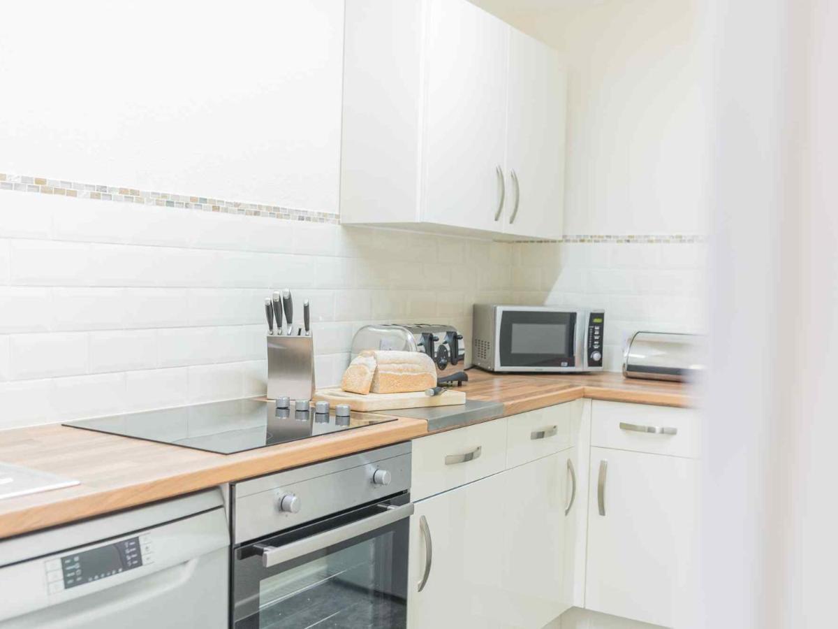 Pass The Keys Comfortable 3 Bed In Central Bowness With Parking Windermere Bagian luar foto