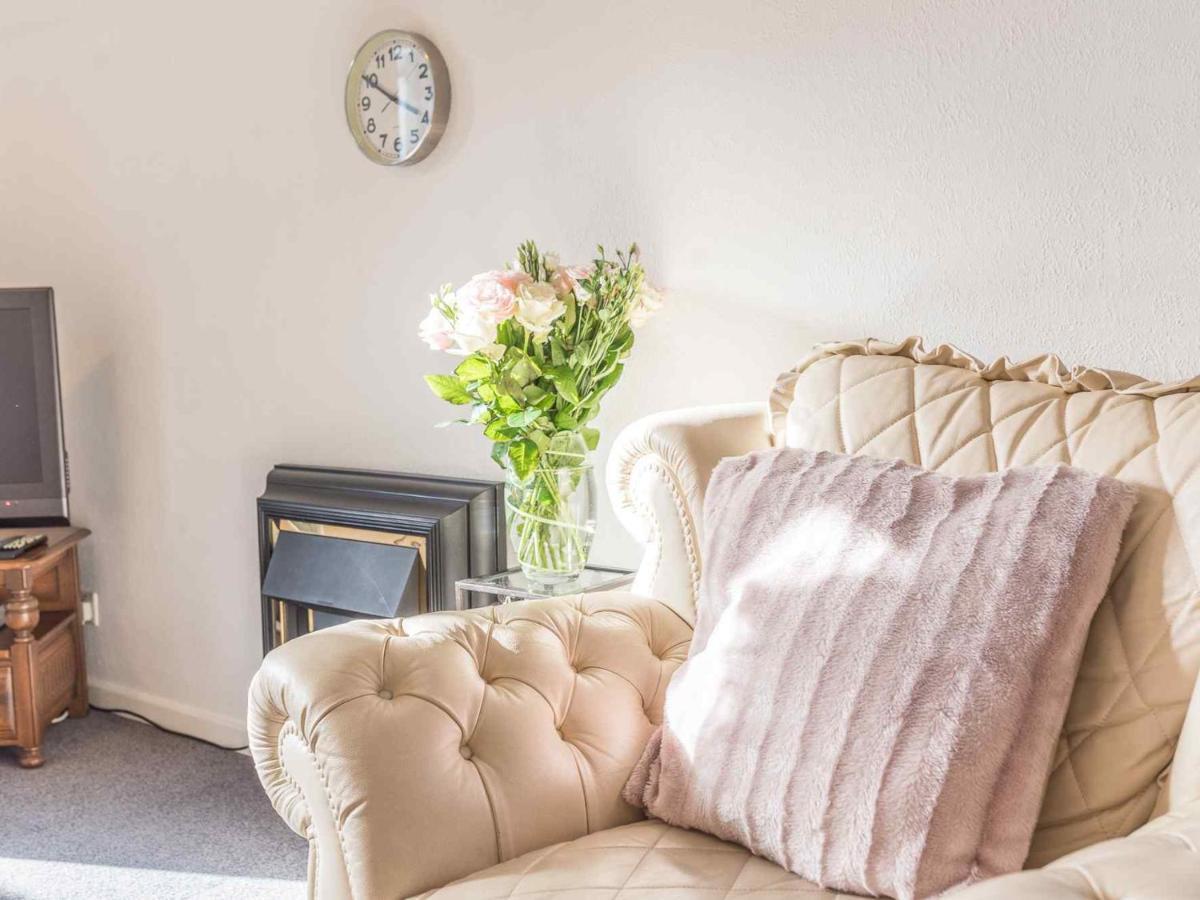Pass The Keys Comfortable 3 Bed In Central Bowness With Parking Windermere Bagian luar foto