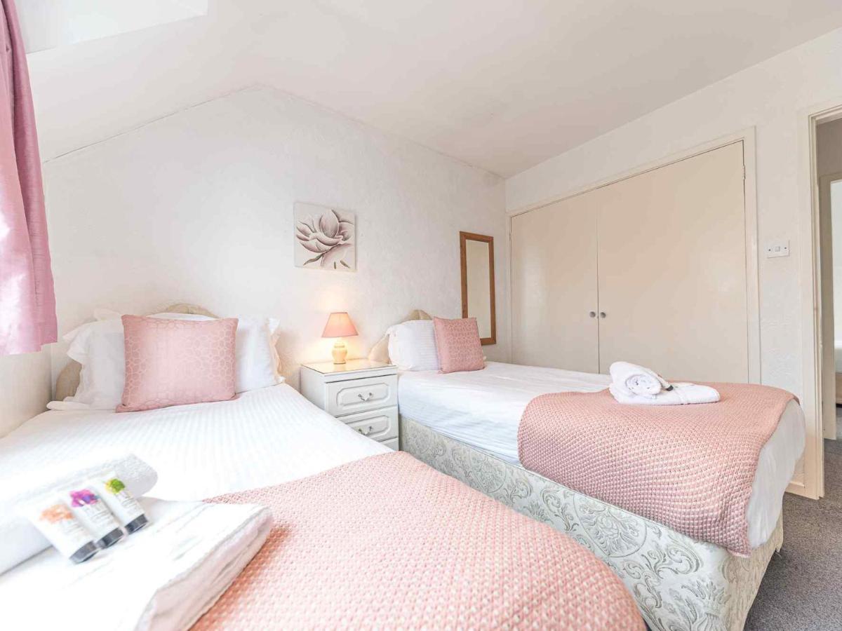 Pass The Keys Comfortable 3 Bed In Central Bowness With Parking Windermere Bagian luar foto